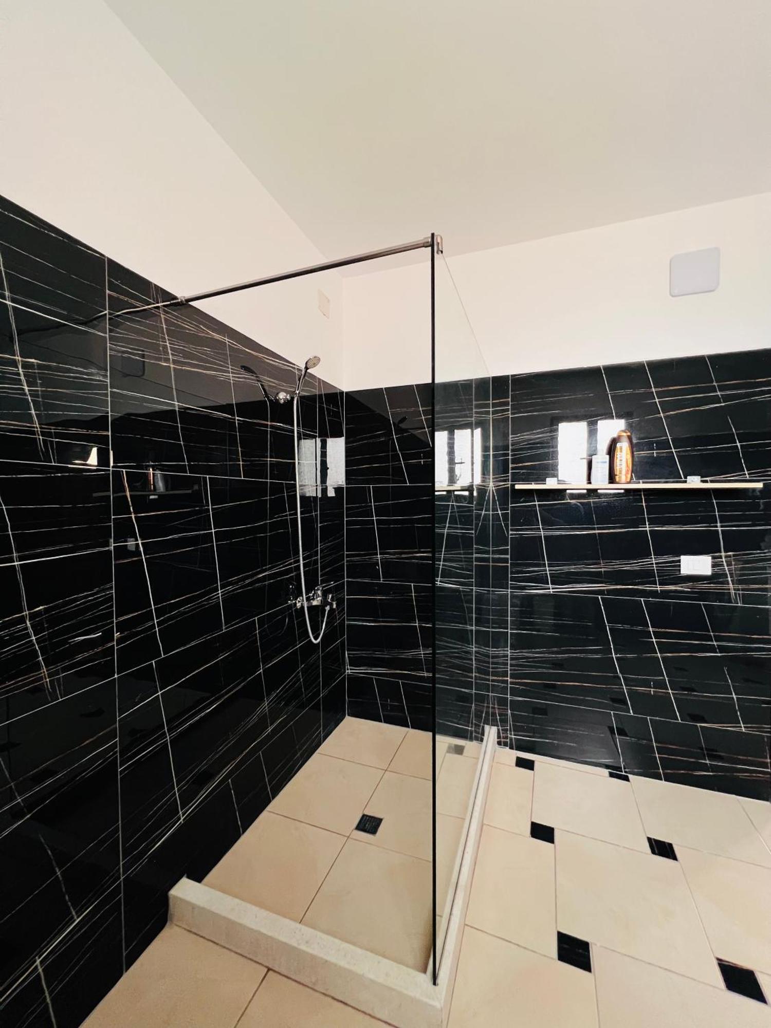 Villa Ensalv Berat - Apartment - Room - Penthouse Стая снимка