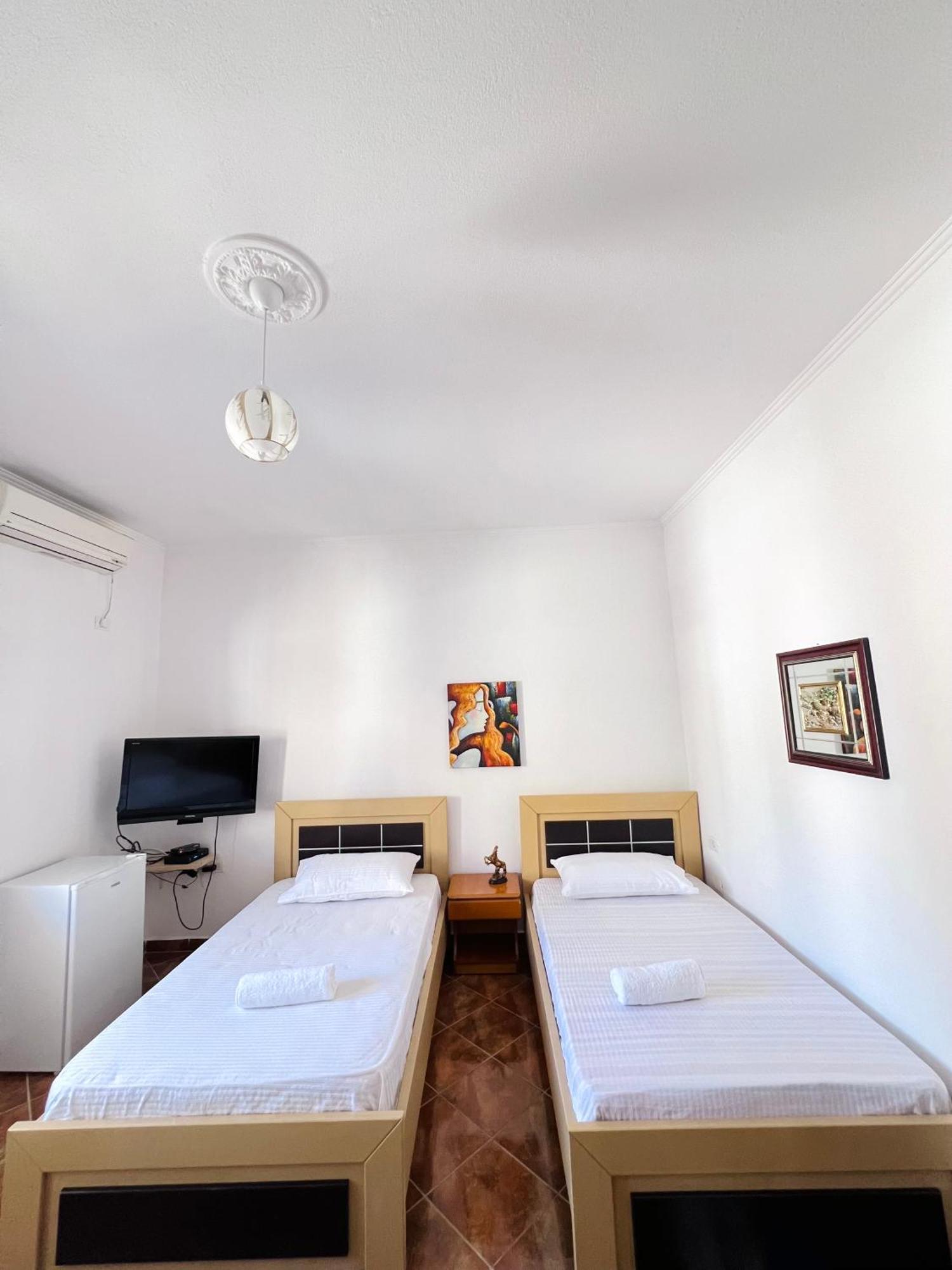 Villa Ensalv Berat - Apartment - Room - Penthouse Екстериор снимка