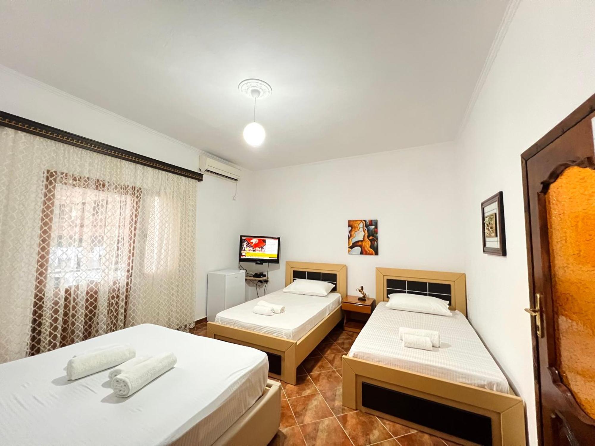 Villa Ensalv Berat - Apartment - Room - Penthouse Екстериор снимка