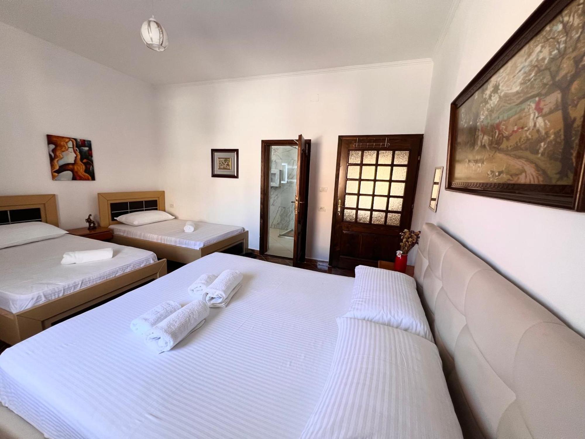 Villa Ensalv Berat - Apartment - Room - Penthouse Екстериор снимка