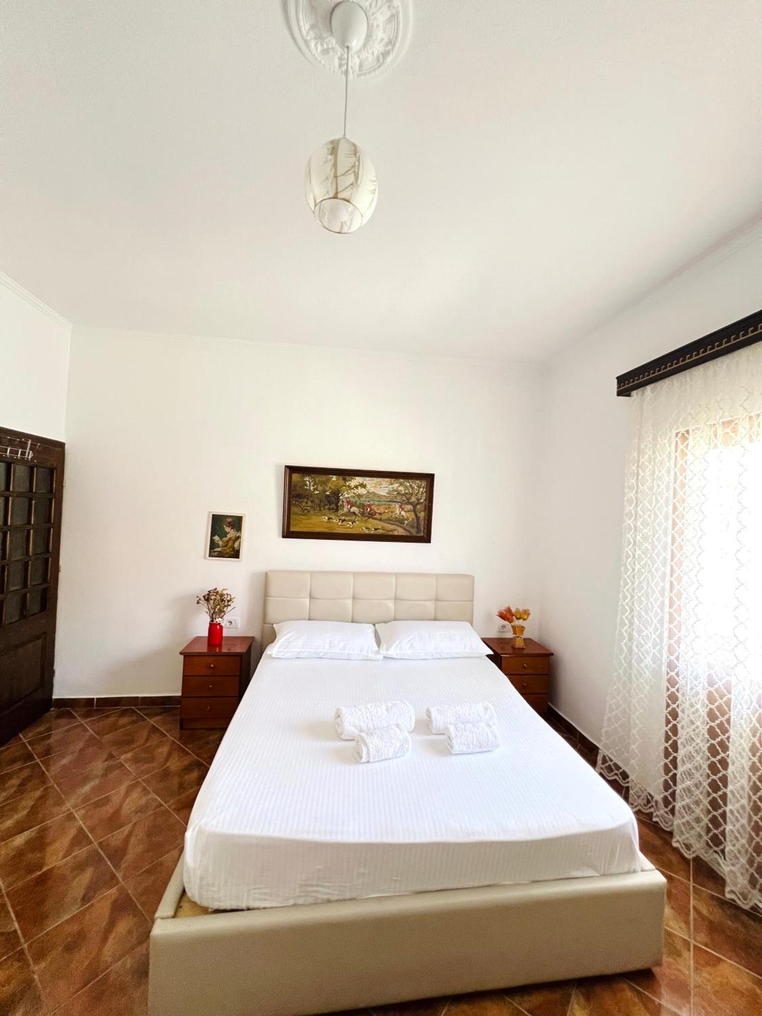 Villa Ensalv Berat - Apartment - Room - Penthouse Екстериор снимка